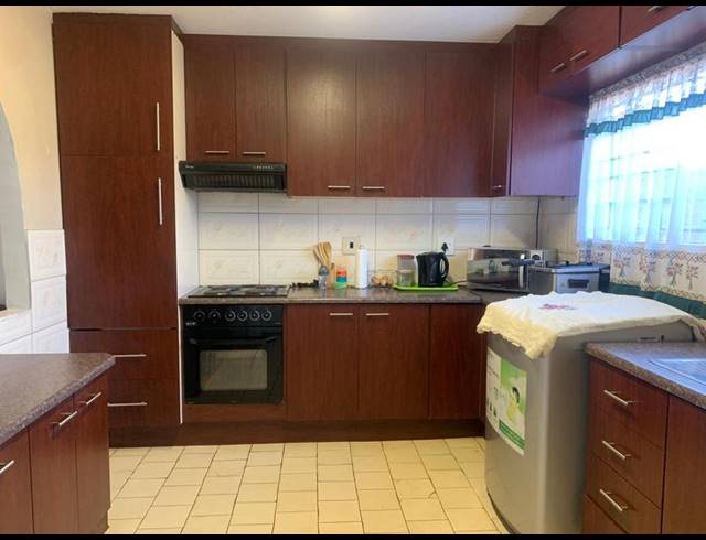 3 BEDROOM HOUSE FOR SALE IN WESTRIDGE